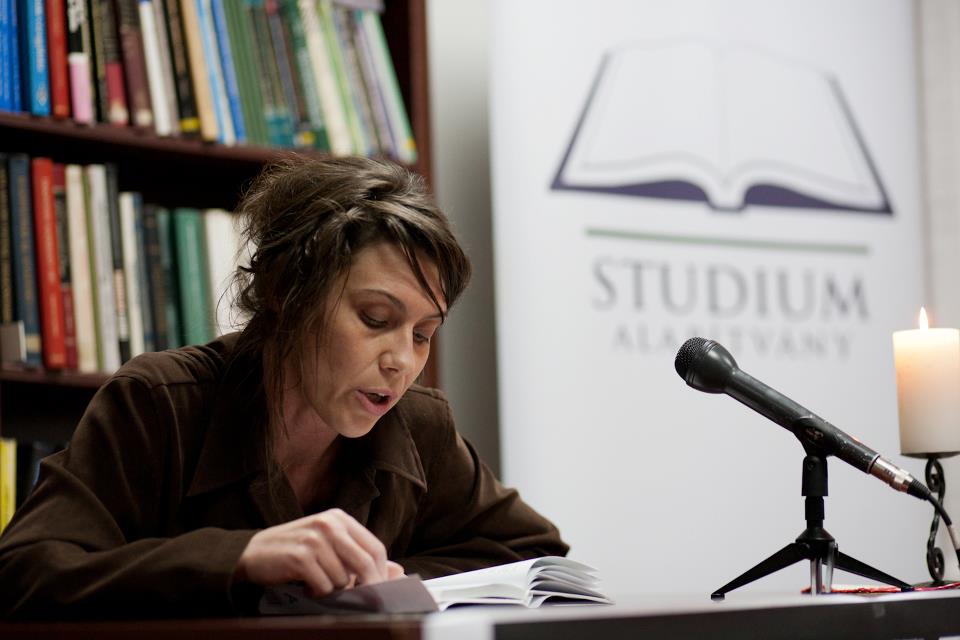 Berekmeri Katalin olvas